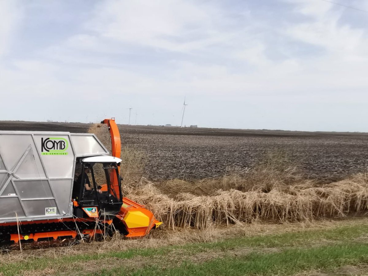 MarlenBergen's tweet photo. 2 long waited firsts today. 8 years of research, and investing into something unheard of in the area I finally cut our first ditch of cattails with 12inch water. @loglogic_uk.  The first #40caliber #moleplow off to Missouri after years of testing. #sddrain @HuntFarms83 https://t.co/M5XHJA7DaZ