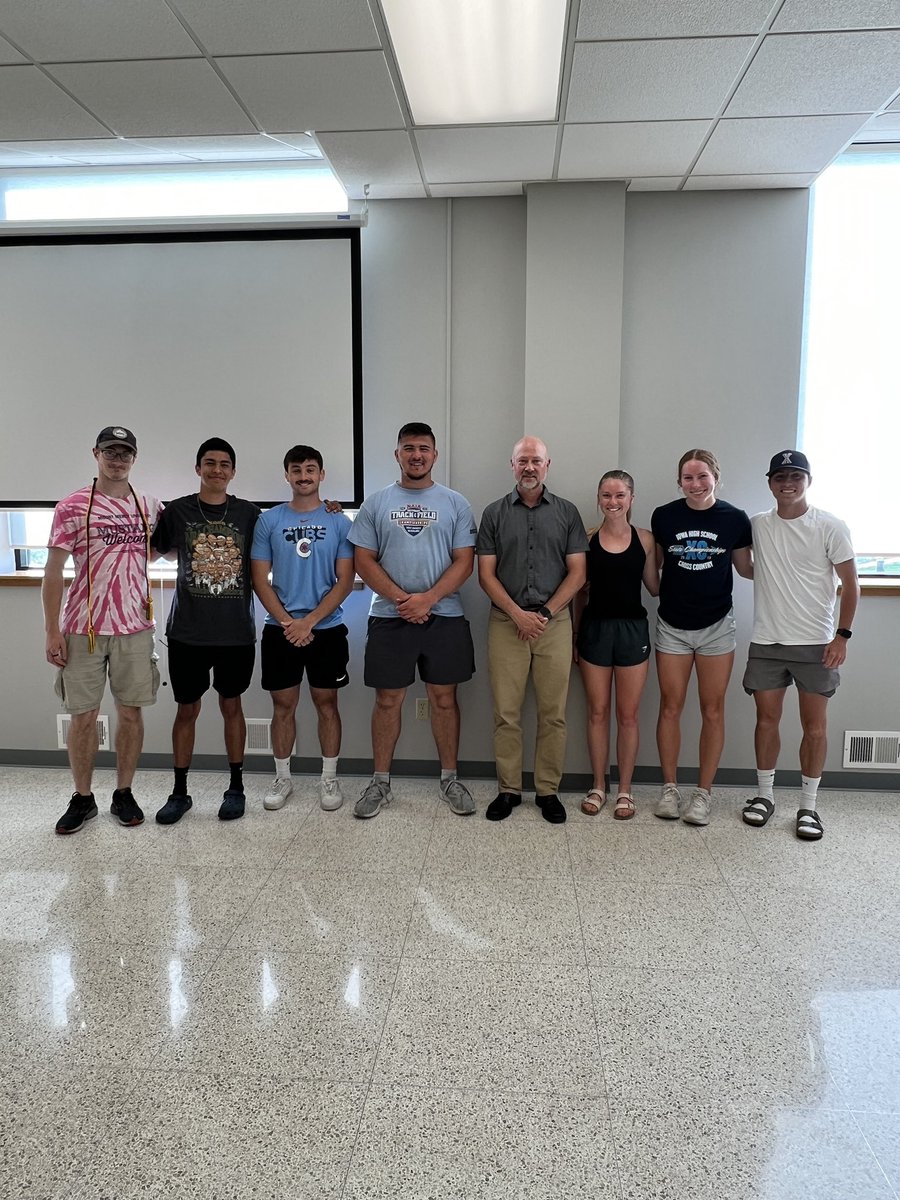 MMUTFXC's tweet photo. Wishing our Senior graduates good luck as they begin the next chapter in their lives. They will truly be missed 💙

#mmutf #mmufamily #StangGang https://t.co/XkSi88WQvp
