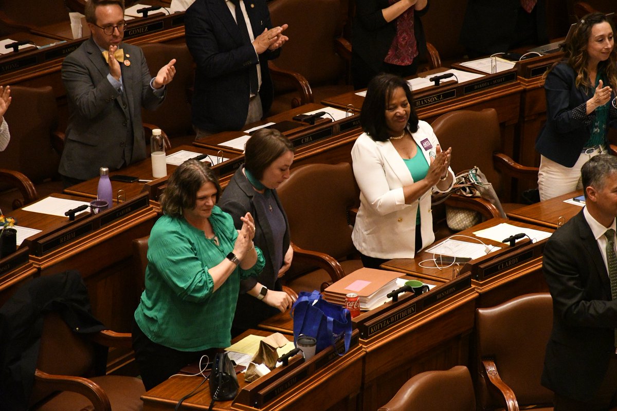 Today, I joined my fellow MN House members in passing  HF197, a resolution to Congress to affirm the Equal Rights Amendment (ERA) as the 28th Amendment to the U.S. Constitution.
@CLYouakim @MariaIsa @KristinBahnerMN @ERAMinnesota @mnhouseDFL @HouseDFLPOCI #mnleg @DFLsd47