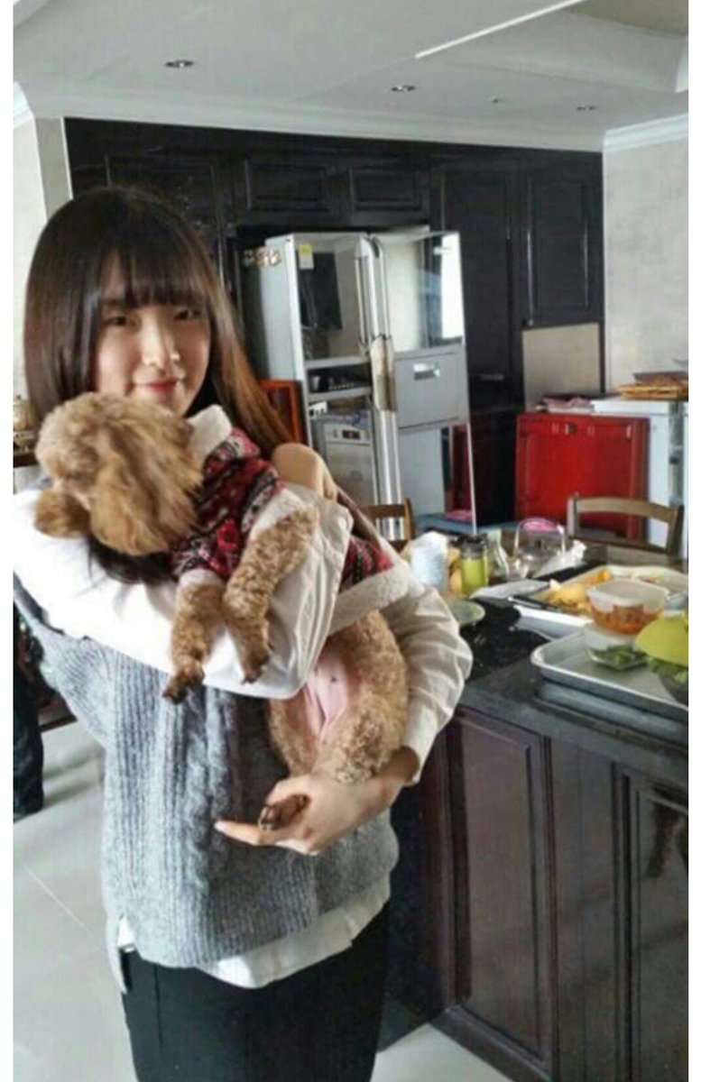 arinhours's tweet photo. (っ◔◡◔)っ ♥ #아린 #ARIN ♥ https://t.co/9io9FxyFmr