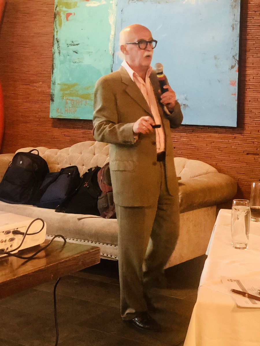 UroMedrano's tweet photo. #SesionMensual del #ColegioUrologosGuanajuato
Caso clínico de una variante histopatológica poco frecuente #CancerRenal #Bellini
Excelente presentación de caso clínico @Dra_Urolivia
Y cerrando con platica conferencia de alto nivel con Dr @amendoza_valdes #CaProstata CPRCm https://t.co/L4IeEAmewJ