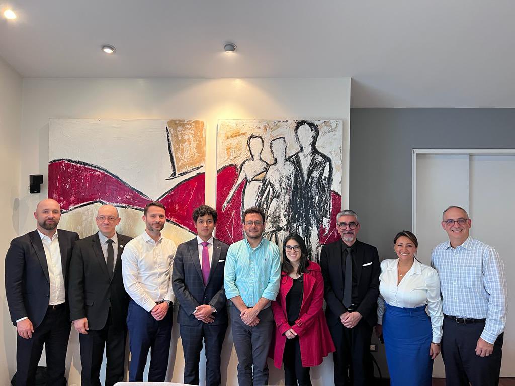 Hoy nos reunimos con el Vicepresidente Global de Estrategia e Innovación <a href="/patrickwquirk/">Patrick W. Quirk</a> y con <a href="/GarrastazuTony/">Tony Garrastazu</a> , <a href="/Miguelhd7/">Miguel Hernandez</a>  autoridades del <a href="/IRI_es/">IRI América Latina y el Caribe</a> para identificar oportunidades de fortalecimiento de #partidospolíticos, #participaciónciudadana y #cohesiónsocial.