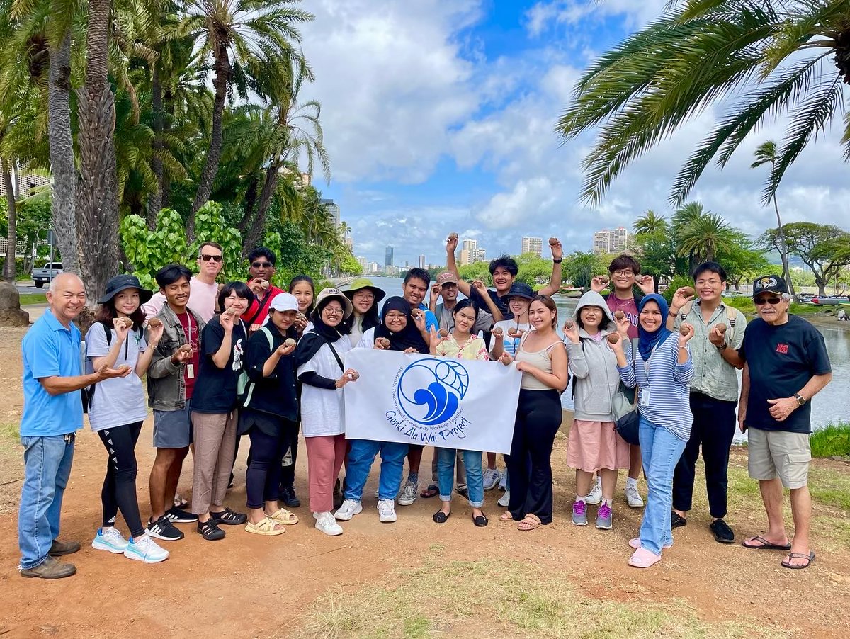 EastWestCenter's tweet photo. EWC @yseali Fellows recently had the opportunity to learn about Effective Microorganisms and participate in activities to help restore the Ala Wai Canal.
Thank you #GenkiAlaWaiProject for allowing us to be part of this experience!
#bioremediation #effectivemicroorganisms https://t.co/cGmggnVM3F