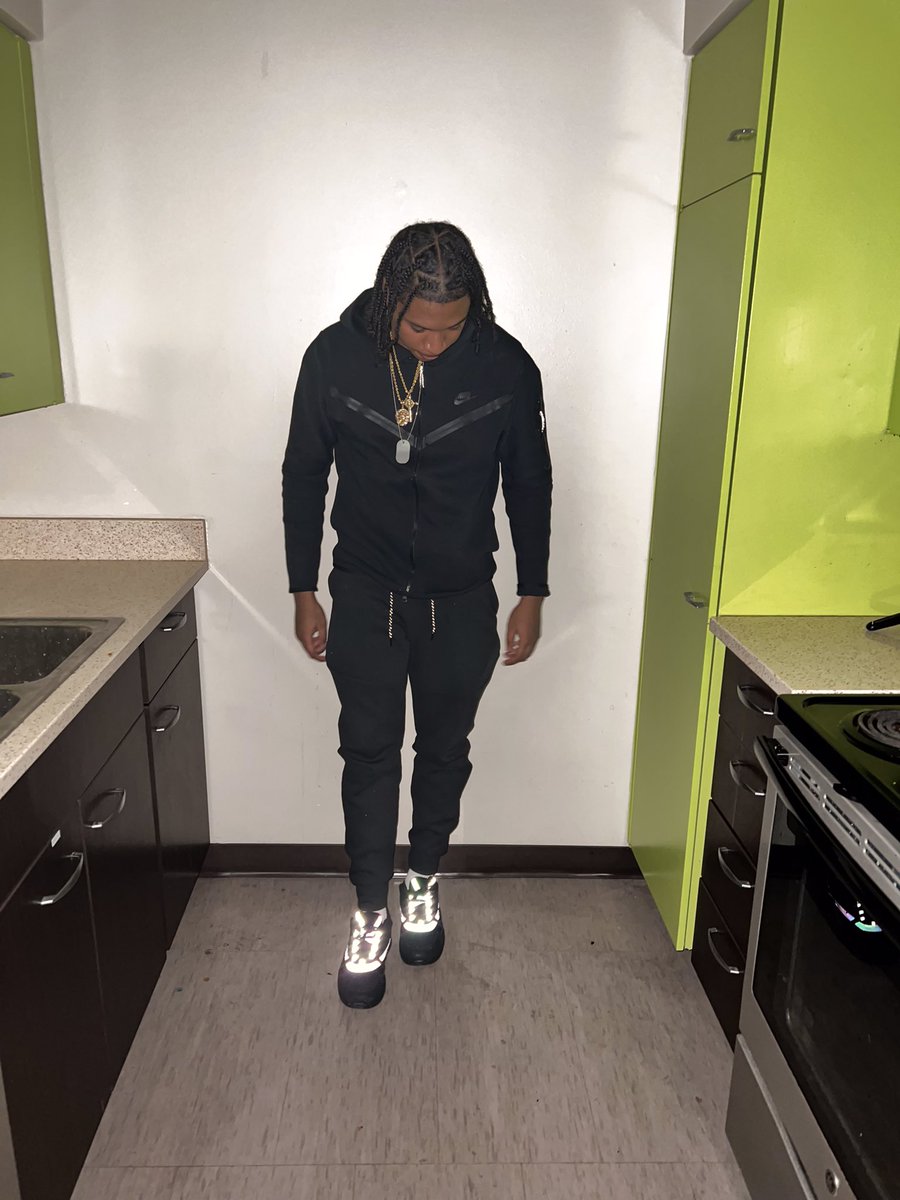 MeloDaDon3's tweet photo. He seen da (ghost) 👻and 😢 for God we turnt em(holy) 🤲 https://t.co/VvbaIpPKg1