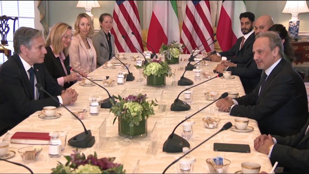 الكلمة الإستهلالية لمعالي وزير الخارجية الشيخ سالم عبدالله الجابر الصباح خلال جلسة المباحثات الرسمية التي عقدت بين معاليه ووزير خارجية الولايات المتحدة الأمريكية أنتوني بلينكن.

الكلمة كاملةً: youtu.be/6pCpL0OJ5Lg