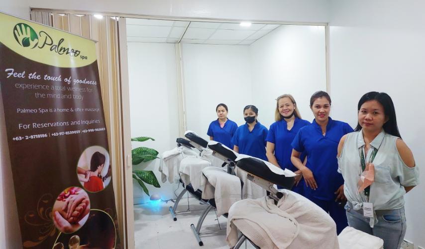 PalmeoSpa's tweet photo. "Because of you, we soar high. Happy Mother's Day to all the incredible mothers on our team." #happymothersday2023 #palmeospa #besthomeandofficemassage #MassageFullBodyMassage #workplacemassage https://t.co/ocqHZUifca