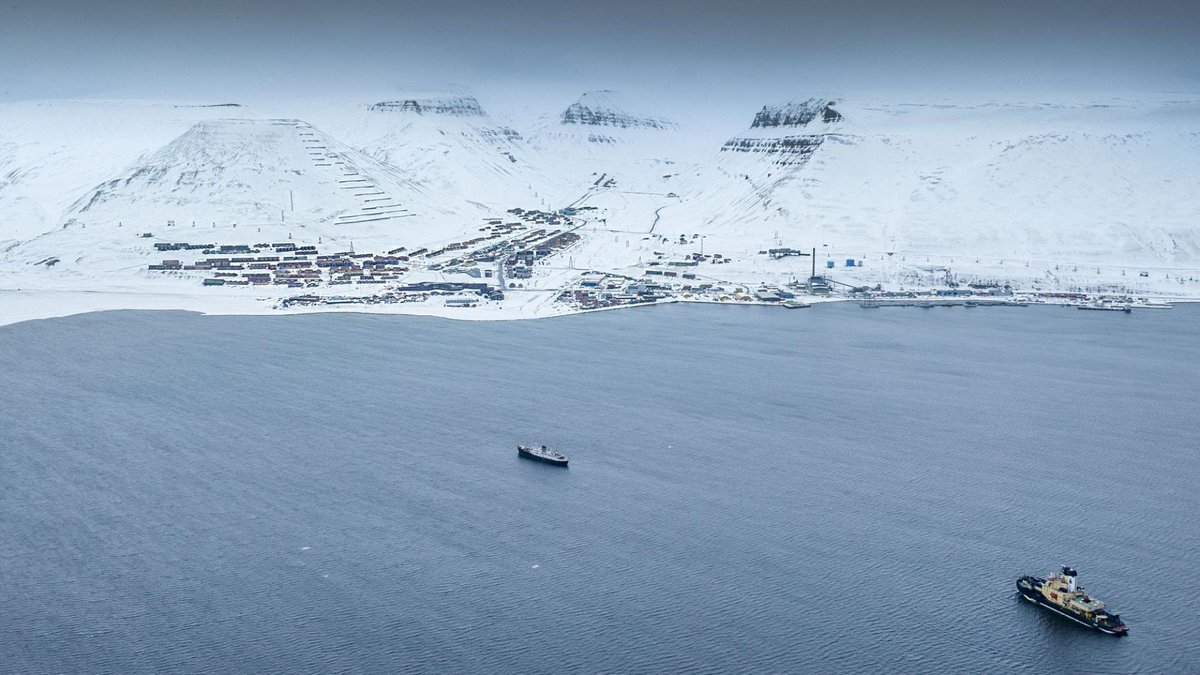 #ARTofMELT2023-tutkimusmatkalla #jäänmurtaja Odenilla on mukana myös @UniOulu'n ja @IlmaTiede'n tutkijoita:

oulu.fi/fi/uutiset/jaa…

(📷Marcel Schütz/Svalbard Photography)