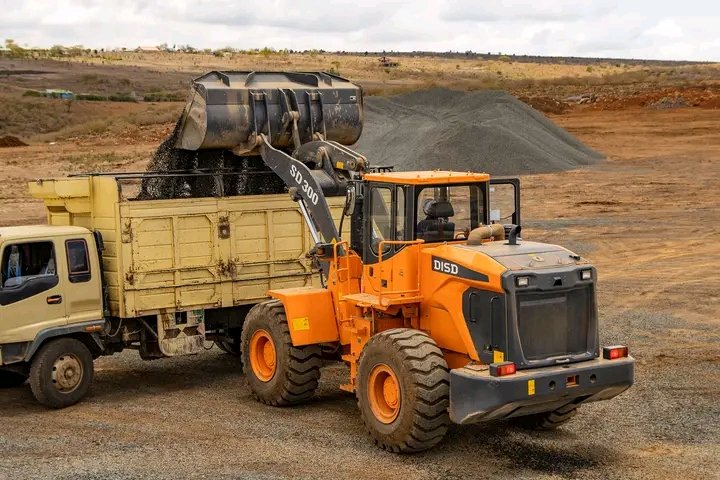 teddymwachofih's tweet image. Heavy machinery #plantoperator #shovel #kenyaoperators