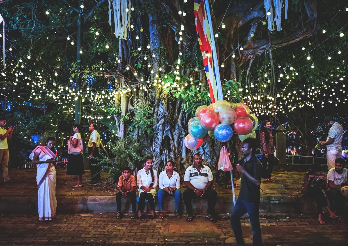 S_MorningLight's tweet photo. VESAK NIGHT OUT
A family takes a break from touring the #Vesak sights along Navam Mw, in #SlaveIsland. May 2023. More@ https://t.co/Pirb9KpN34
#nightphotography #streetphotography #CanonAsia #CanonSriLanka #celebration #Colombo #lifeinthecity #nightinthecity #SriLanka https://t.co/KANSOOWB60