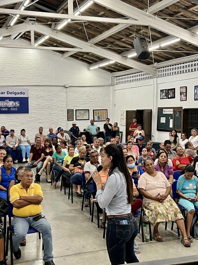 DianaMayorD's tweet image. Feliz día de la #MADRE,  generadora de vida, inspiración de poemas, sacrificio incondicional, solo tú MADRE sabes dar palabras de aliento para continuar 

En la vida a veces tropezamos y caemos pero solo una madre sabe decir levántate inténtalo de nuevo no te rindas tú puedes