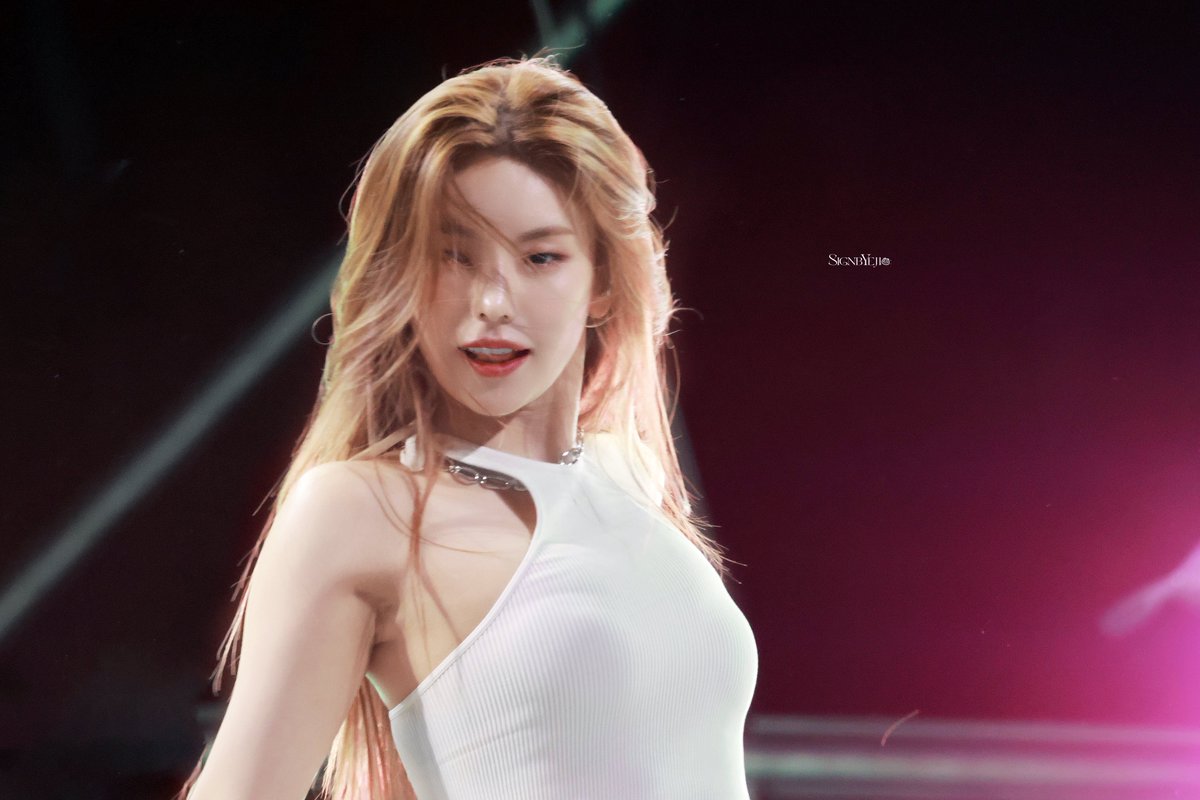 SignbYeji277's tweet photo. -𝟐𝟑𝟎𝟓𝟏𝟏 서울대

✨🎤

#있지 #ITZY #예지 #YEJI https://t.co/PObWX1hJNT