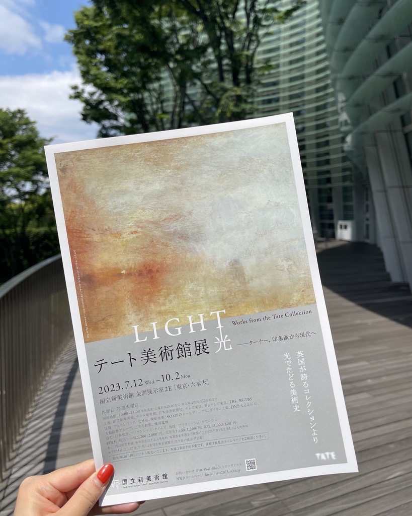 NACT_PR's tweet photo. 【#テート美術館展】
7月12日(水)開幕まであと2か月です🎉
国立新美術館で7/12(水)から開催の #テート美術館展 チラシ第2段を配布中✨
ターナーの《湖に沈む夕日》とオラファー・エリアソンの《星くずの素粒子》が輝く本チラシ。中面には様々なアーティストたちの作品画像が👀
#TateLight #NACTLight https://t.co/bbnkQml4lL
