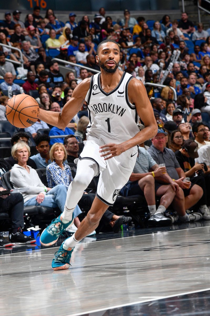 SwishUpdates's tweet image. Would’ve the Suns gone further in the playoffs if they DIDN’T trade Mikal Bridges? 🤔