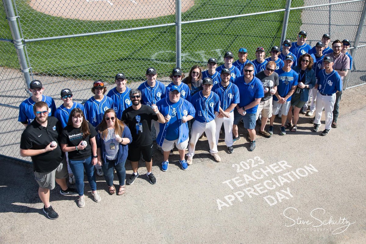 KellyWayne88's tweet photo. Teacher appreciation night for baseball💙 Honored to be invited by Collin Rice ⚾️ https://t.co/2XbV59yRHR
