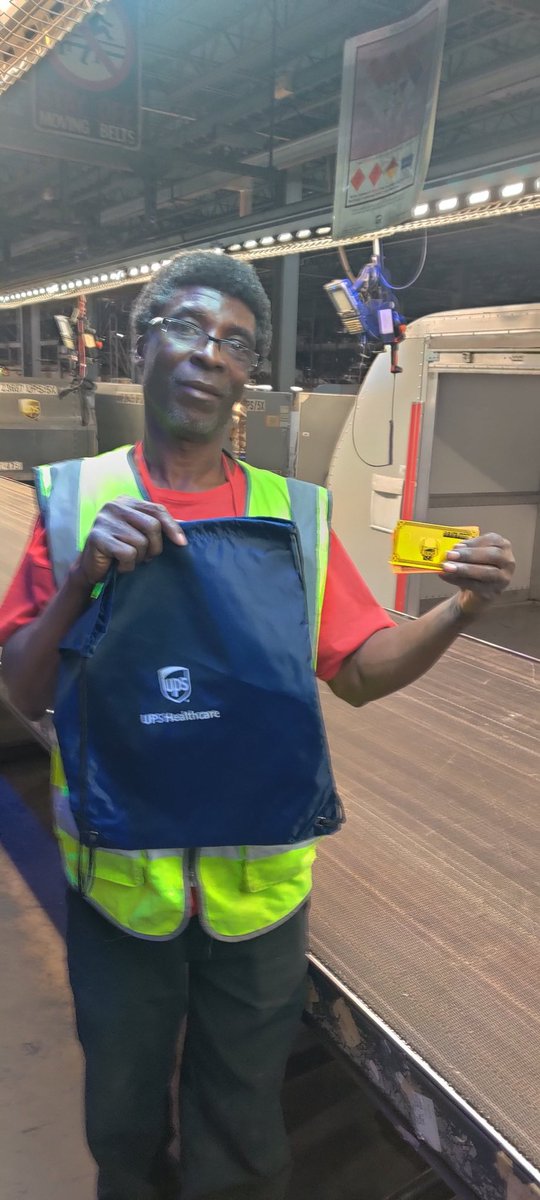 Thanks sec4 orange for scanning all the healthcare packages.  #PHLHealthcareHeroes <a href="/daveortone/">David ortone</a> <a href="/RaymondChew95/">Ray Chew</a> <a href="/BobKee6/">Bob Kee</a> <a href="/UPSHealthcare/">UPS Healthcare</a> <a href="/ranastasiaUPS/">Robert Anastasia</a> <a href="/ChristinamLord1/">Christina Lord</a>