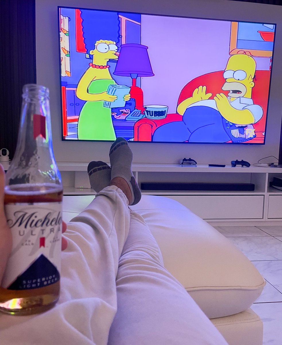 Mis amigos: Ahora que tienes apartamento de soltero, debes estar alocado. 

Yo, lo más alocado que he estado toda la semana: