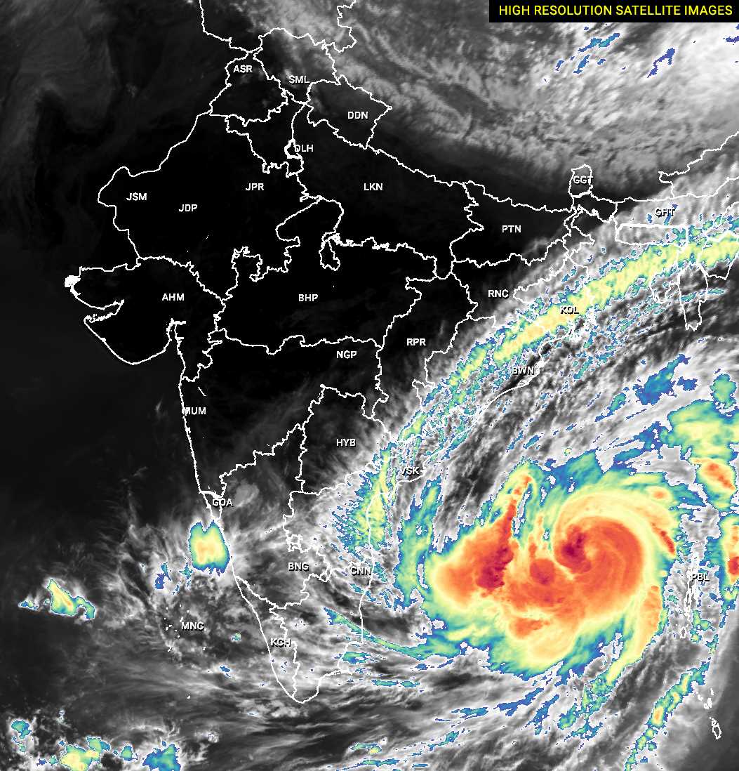 SkymetWeather's tweet photo. 🌀 #CycloneMocha has now intensified to a very Severe Cyclonic Storm. The system is likely to intensify  further to an Extremely Severe Cyclonic Storm. More details coming up later during the day. #CycloneMochaUpdate #MochaCyclone @Mpalawat @JATINSKYMET https://t.co/6qXVEmxZy7