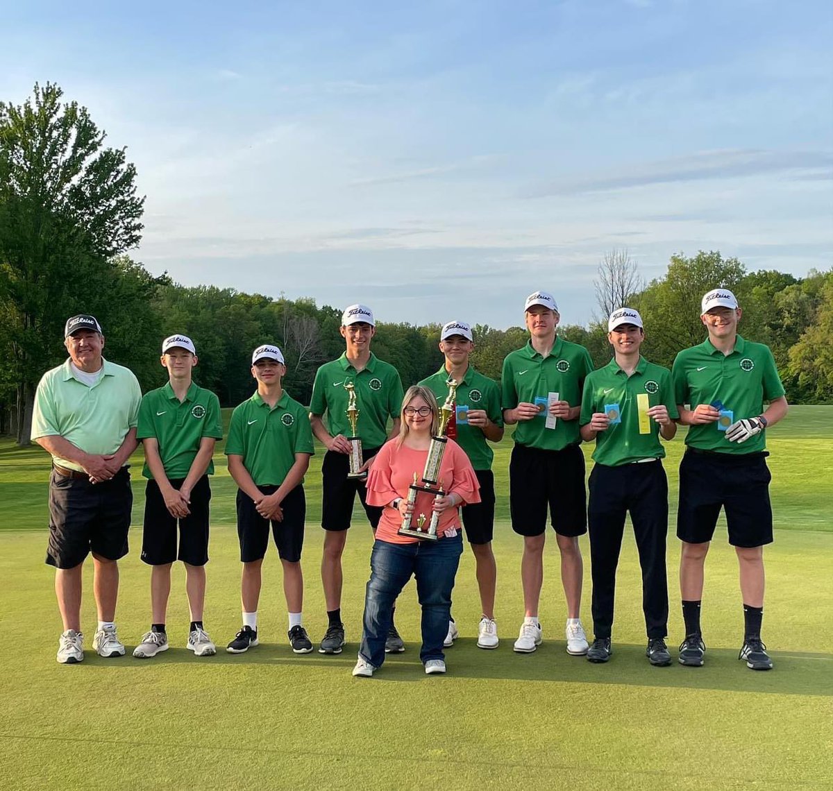 County Champs with a 165!  Way to go team!

Eli Kelly 39
Noah Betz 42
Zach Thomas 43
Carson Caulkins 41