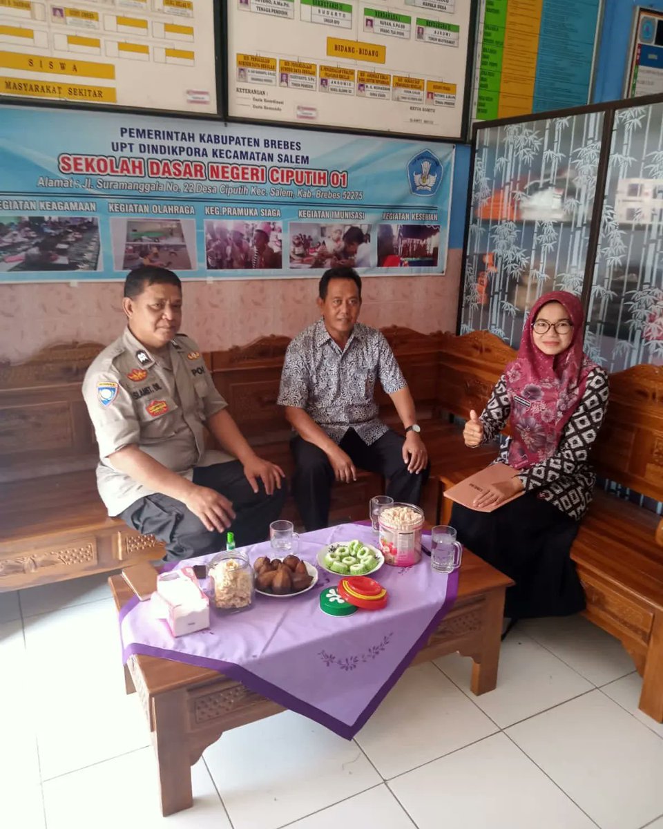 'JUMAT CURHAT BARENG POLSEK SALEM'

Anggota Polsek Salem melaksanakan sambang kepada Kepala sekolah dan Guru SD N Ciputih 01

#SalamPresisi
#JumatCurhat
#PolresBrebesHebat
#poldajatenghadir