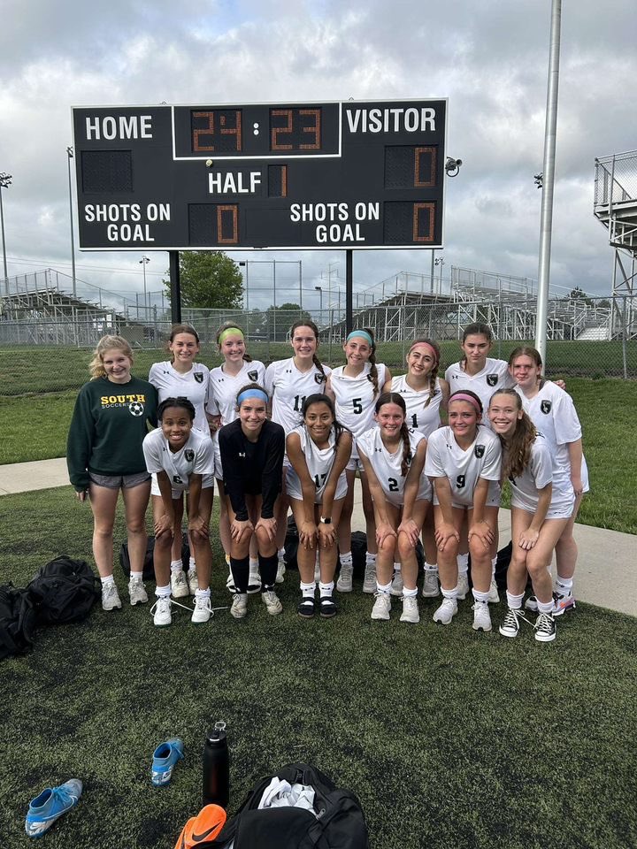 Good end to a great season!! So proud to coach these girls and can’t wait to see what these girls do in the years to come! JV finishes their season 9-4-2 ⚽️#nothinggreaterthanaraider @soccer_sms @SMSRaidersAD