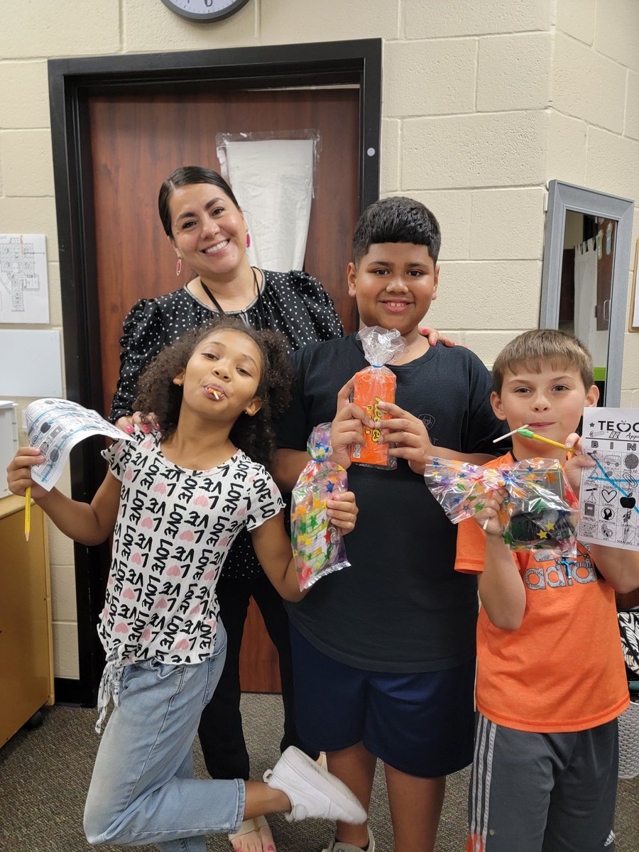 Thank you @Mrs_SPortis_LSE for our class Bingo game and for the sweet gifts! You are so creative! Feeling appreciated <a href="/HumbleISD_LSE/">Lakeshore Elementary</a> 🥰😁❤️