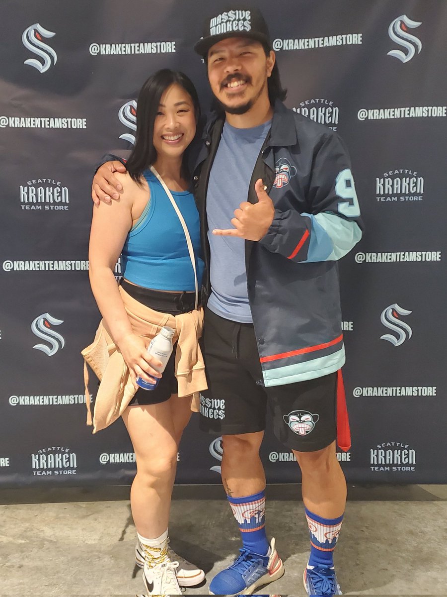 jsqwerlMM's tweet photo. Checking out the Kraken watch party. Let's go! #seakraken https://t.co/SITIKcb0SJ