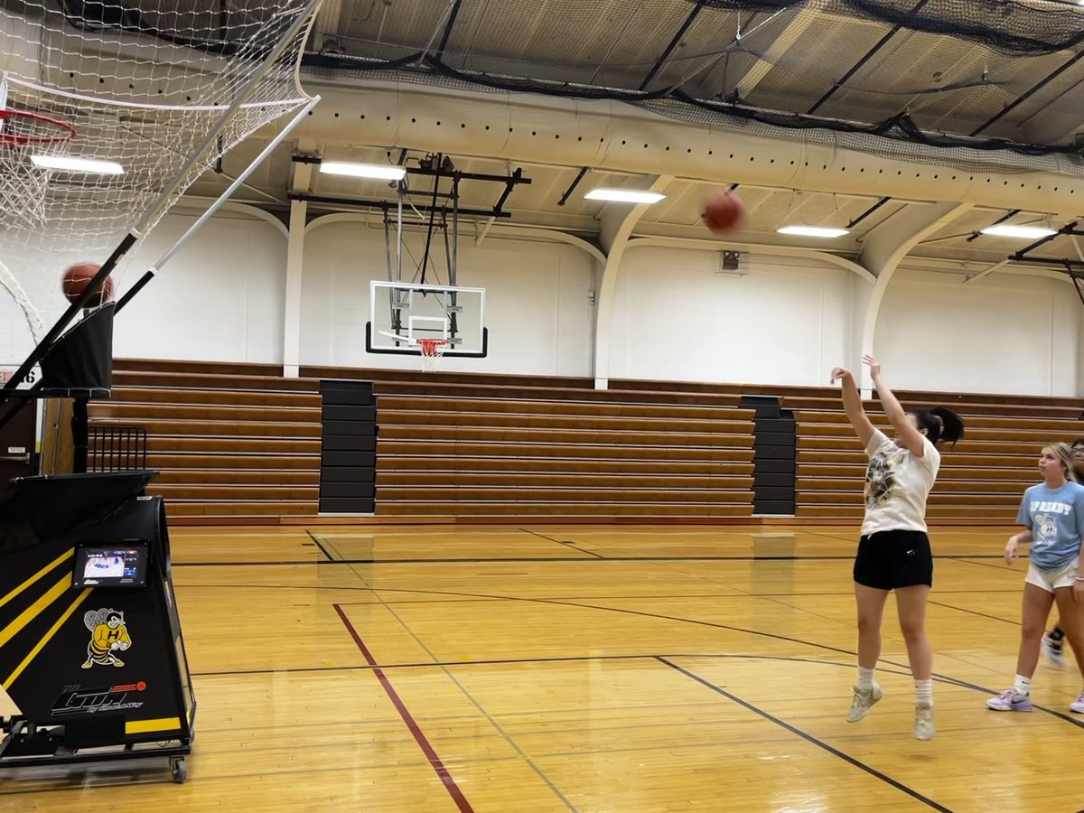 hornet_hoops_'s tweet photo. Shoot your shot..or shoot 2000 like each of these girls have done this Spring so far!
“The will to succeed is important, but what’s more important is the will to prepare” Bobby Knight
@d50athletics @harvardd50 @HarvardGirlsBKB @avapeceniak @AnalyseGomez https://t.co/s061B8OdzD