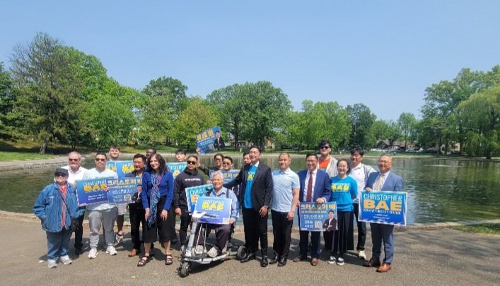 TOsherov's tweet photo. ENDORSEMENT ALERT!!!🚨
Senator John Liu endorses Christopher Bae for #CD19.
There was a seismic shift in this race today. The earth moved in CD19! I felt that quake!!
#Bae4CD19 #RankBaeFirstChoice
#FlipCD19Blue #ImABaeliever https://t.co/NyOlr0ER1w