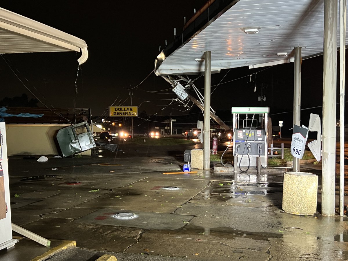 Charles Peek on Twitter "Tornado damage in Noble, OK tonight. Roof