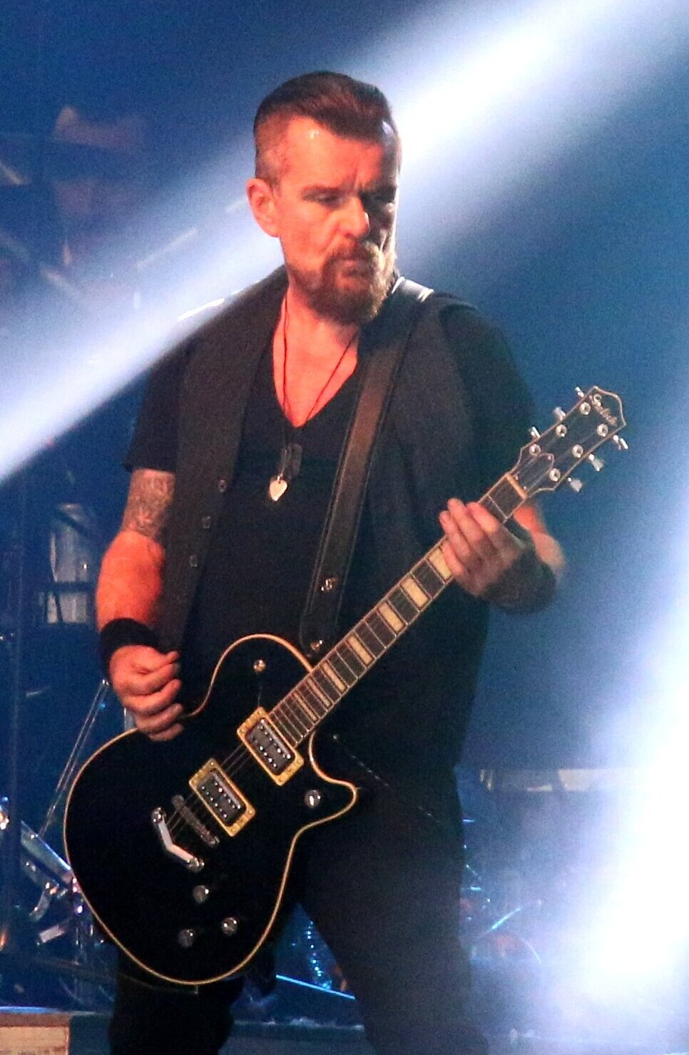 Happy Birthday on May 12 to The Cult guitarist  and (co-) songwriter Billy Duffy 