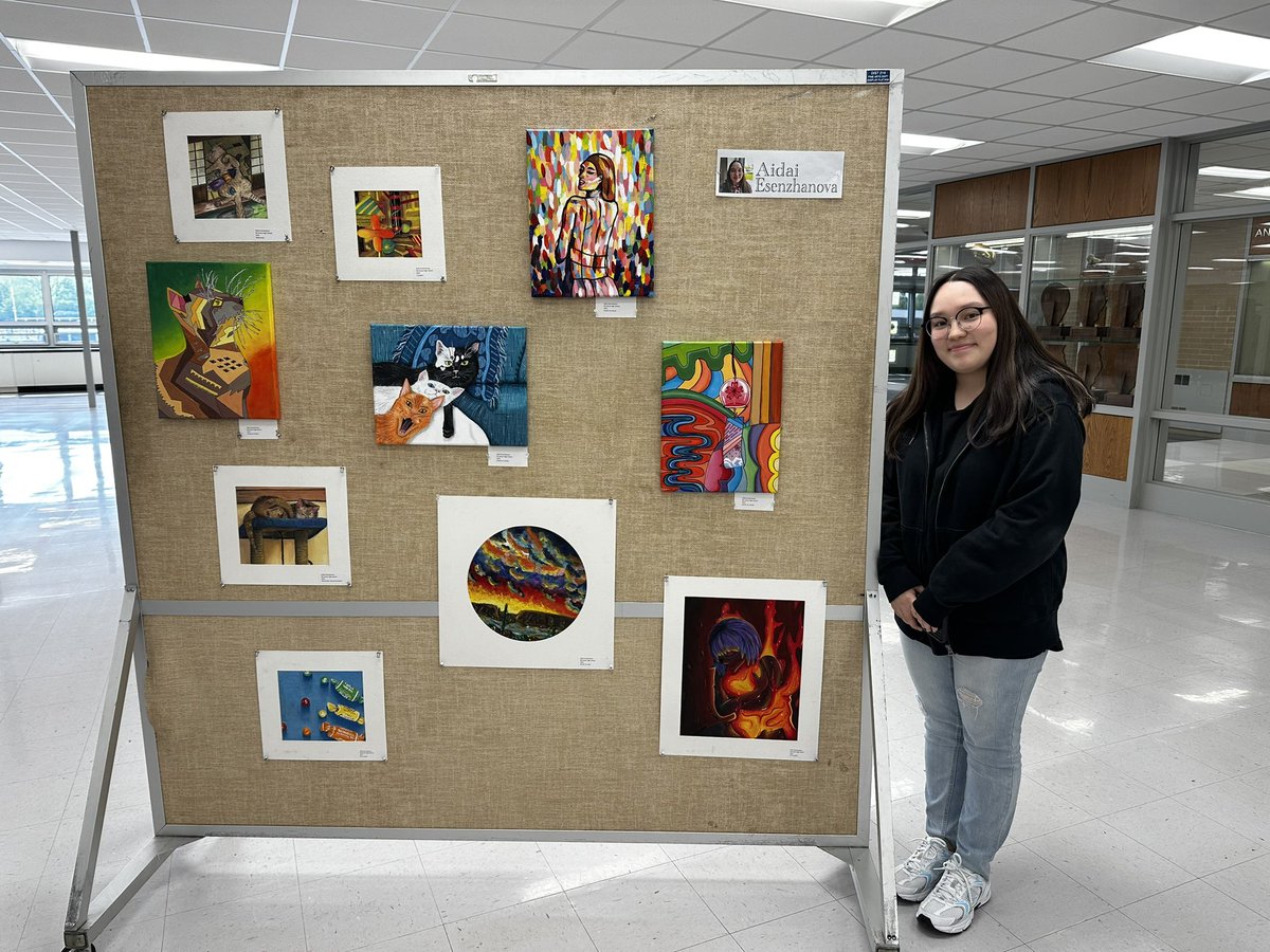 What a day @ElkGrove_HS  🎉Started with ASA member send off to State! Good luck Faith 🏸 Samosas and henna during lunch hours 🙌  Ending with an art show 🖼️🎨🖌️ Today was a good day ! Next week boba and K-POP #EG_ASA #WeArtEG