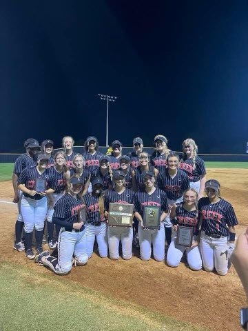 Ended the tournament as District 8-4A Champions! It was a great team win and looking forward to Regionals! ❤️🖤
