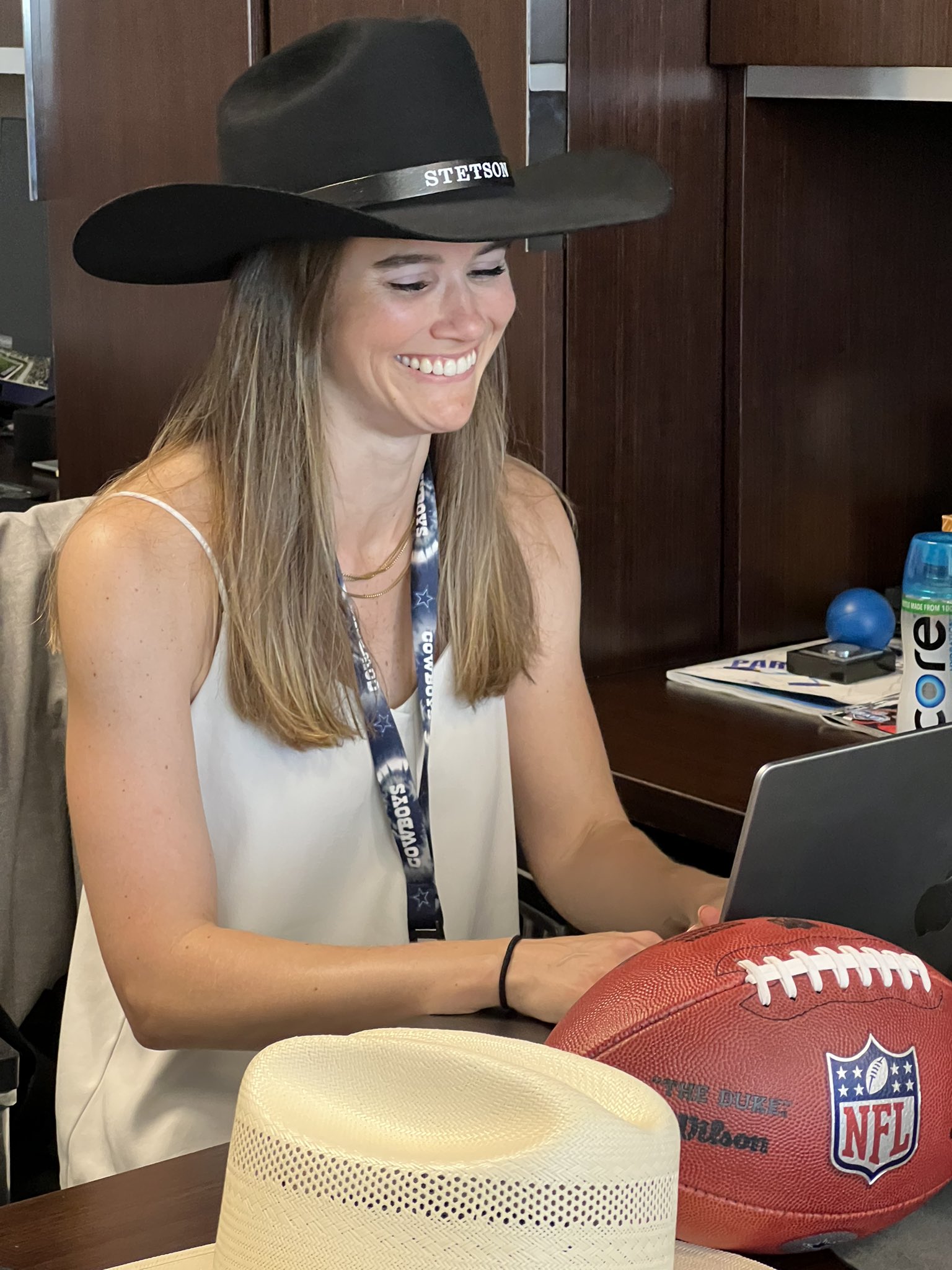 Dallas deals cowboys stetson