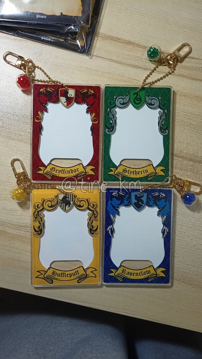 tine_km's tweet photo. ʕっ•ᴥ•ʔっ #tine_kmbuys 🛒
💌 from @hwasseo | #fromrubby
super late feedback >< these Hogwarts themed photocard holders from @.bibimcat_id arrived na po 😍🥰 as a potterhead, been wanting to have these huhuhu and they're super pretty! ❤️💙💛💚 thank you so much po 🥰 https://t.co/7QlgpdY9uZ