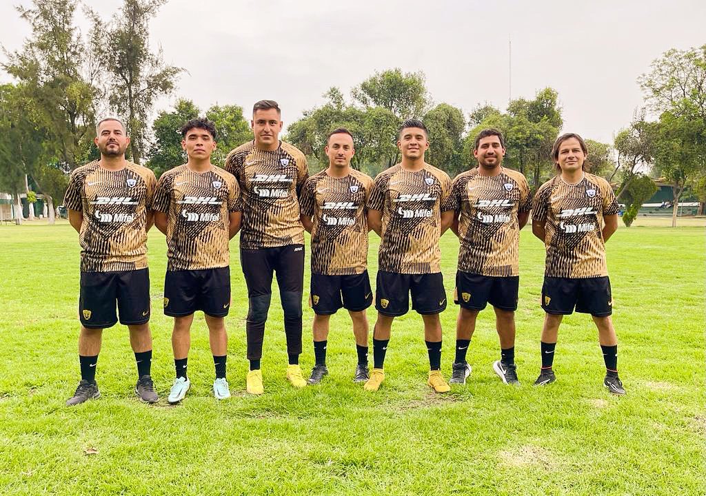 elpibe_ruben's tweet photo. Los Profes 📋⚽️… PUMAS SINATEL 🔵🟠 @PumasMX
#Entrenador #DirectorTécnico #Coach #futbol #Soccer #Pumas #PumasSinatel #Goooya #EtapasFormativas #Profe #LosProfes #AzulYOro #EnamórateDelProceso https://t.co/usoaQOqNjt