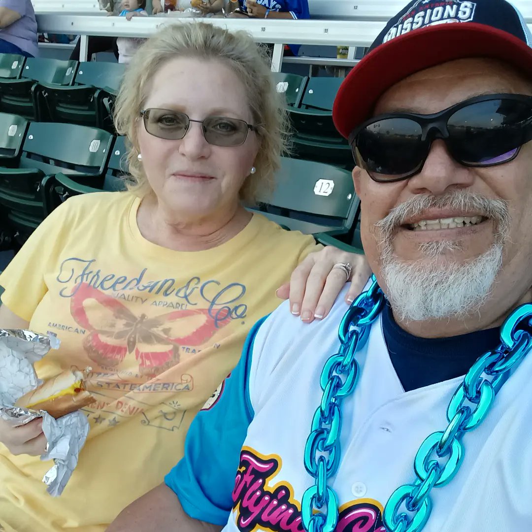 artgarcia_pmp's tweet photo. Hey @SASportsStar @joereinagel210 @RudyJay_star @MikeESPNSA @IamPledger, is @JasonMinnix really home on his couch in his wife beater & boxers watching hockey? πππππ€£
Let's go #FlyingChanclas!
π₯ππΊπ²π²π½βΎοΈππ»π©΄ππ½πͺπ½ππ½ https://t.co/tvJ1dQAIa0