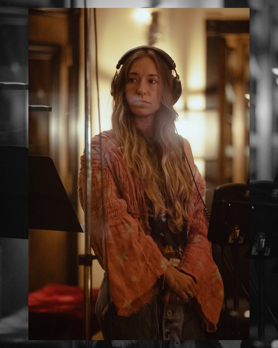 Lauren_Daigle's tweet photo. This is the day we’ve been waiting for! My {self-titled} album is out now! 💖

#LaurenDaigleAlbum https://t.co/VD861anBBt