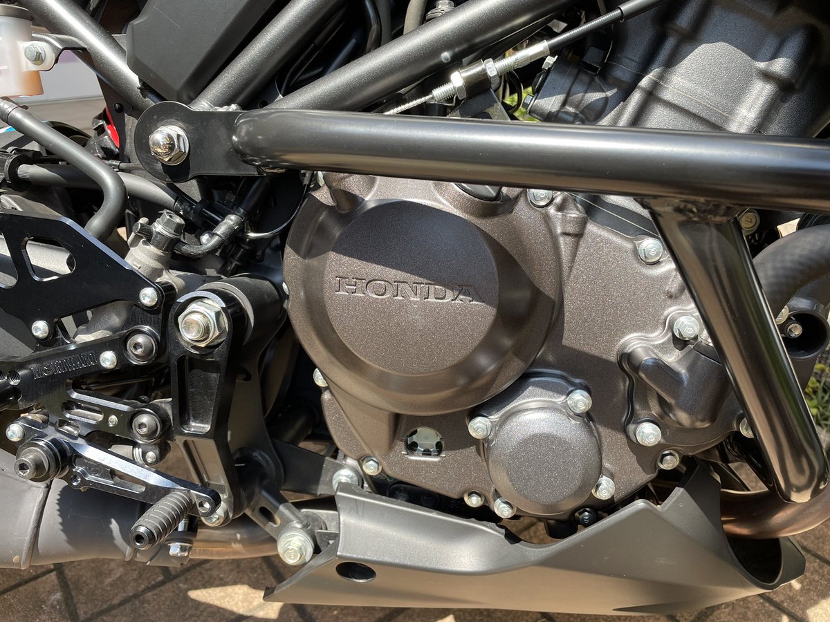 takemaruburari's tweet photo. CB250Rリコール
クランクケースカバー交換完了
明らかに色が違いますね
ブラックからブロンズに https://t.co/o2glr0BL8V