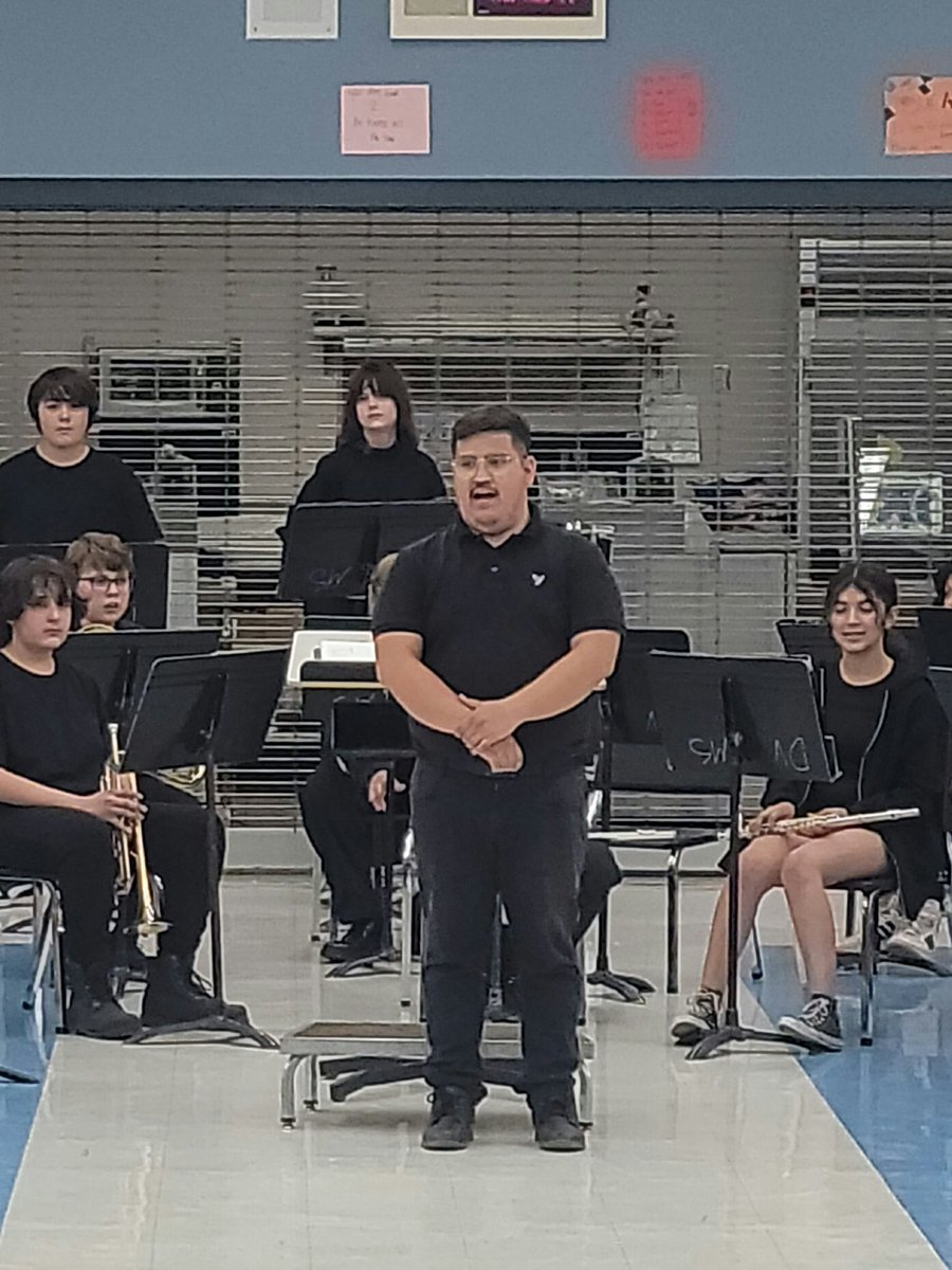 DVMS_Colts's tweet image. Our #extraordinary choir, orchestra, and band students put on a wonderful performance tonight led by our director, Mr. Oscar Cabrales. Great job Colts!
@DVUSD