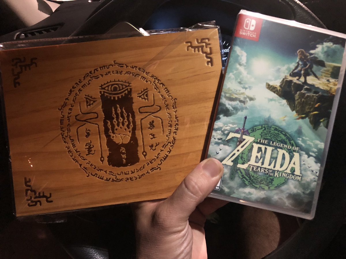 Bought this midnight release plaque and they threw in a bonus game for free. Thanks @GameStop
