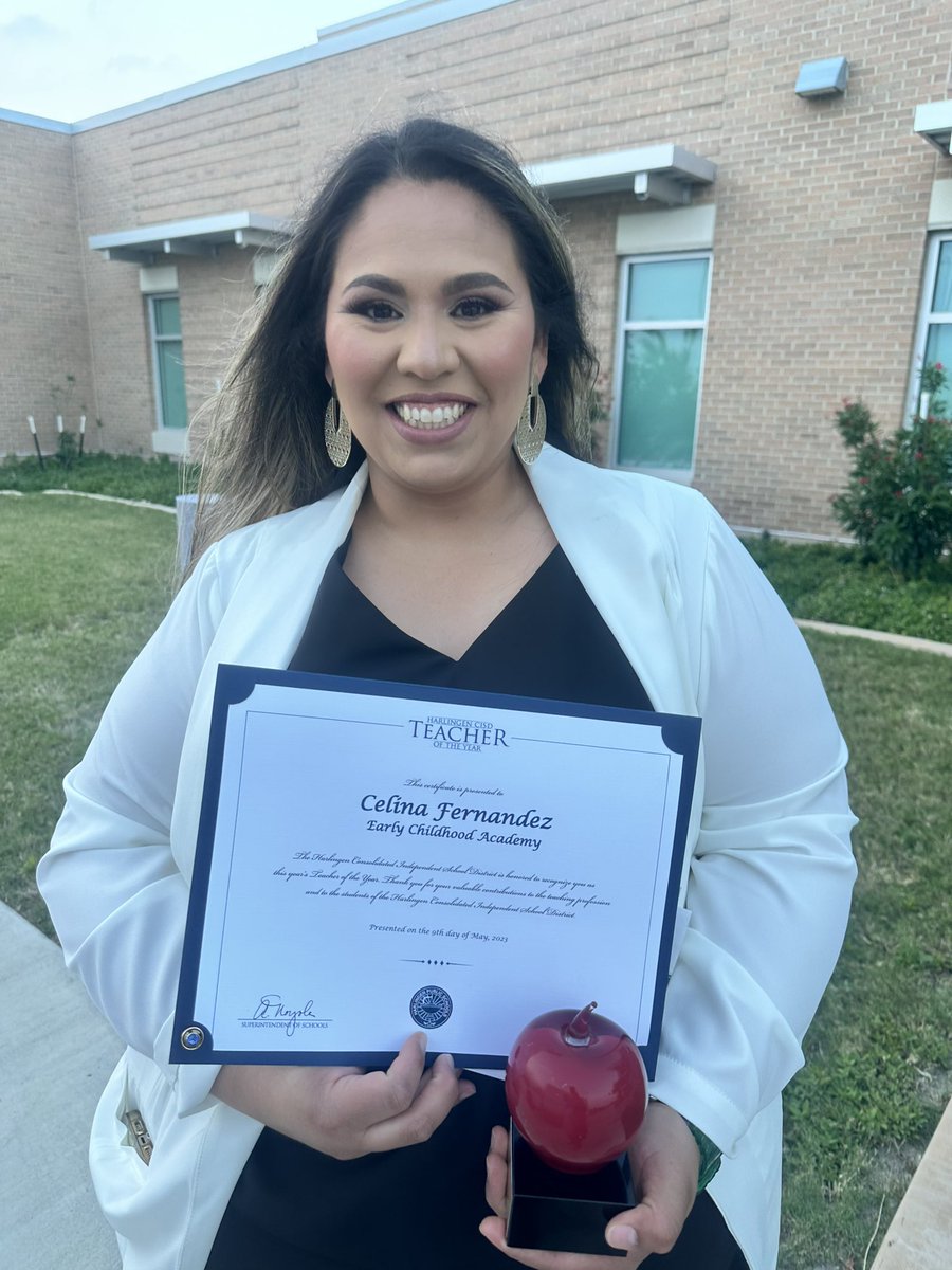 What a way to end the week! Finally submitted <a href="/AppleEDU/">Apple Education</a> #AppleLearningCoach Unit 6 after attending #HCISD #TeacherOfTheYear banquet. I’m so grateful to work at an amazing district with the best admin and colleagues. I have the best support system! 🫶🏽<a href="/VeroRodz7/">Vero 💜 Librarian 📚</a> <a href="/berthap_03/">Bertha P.</a>