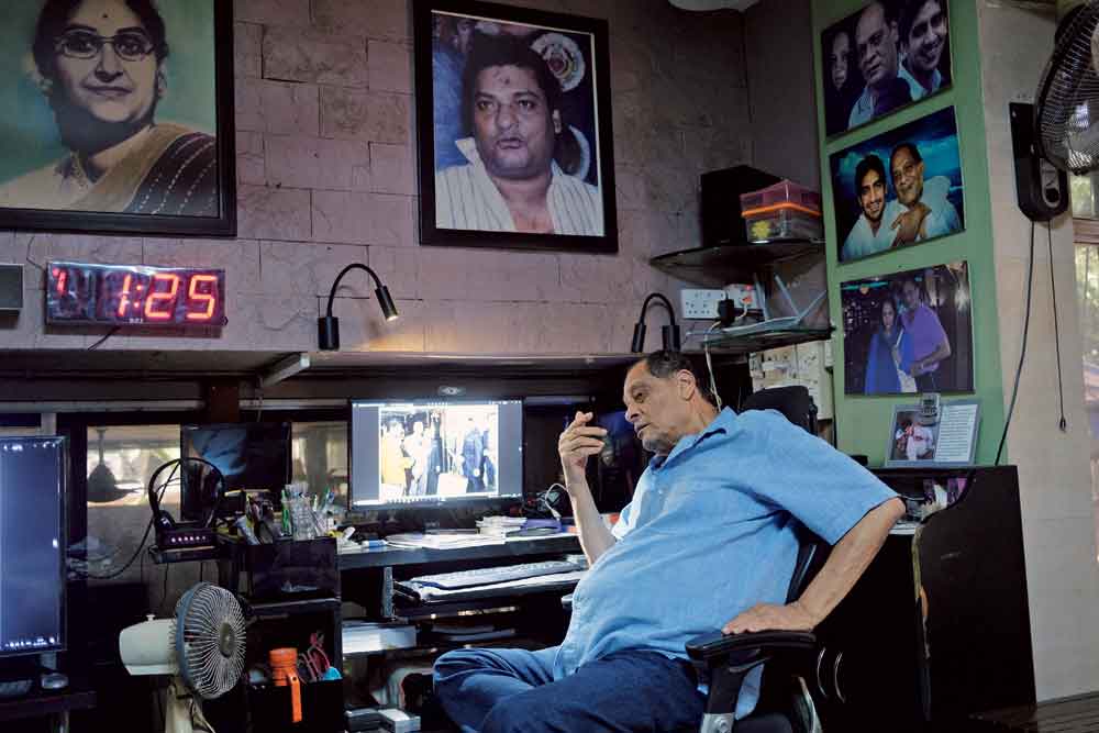 Openthemag's tweet image. Deb Mukherjee’s father, hired by Himanshu Rai for #BombayTalkies on a train from Jhansi to Mumbai, eventually became the founder of several film dynasties, writes @kavereeb #TravelIssue2023 #Bollywood bit.ly/3nNULIT