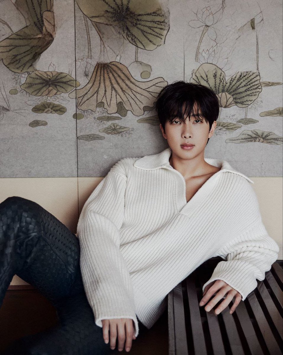 • Namjoon tiene créditos en la canción The Planet, cómo letrista y compositor 💙

🔗: open.spotify.com/track/4IJsVXbS…

- 🍇