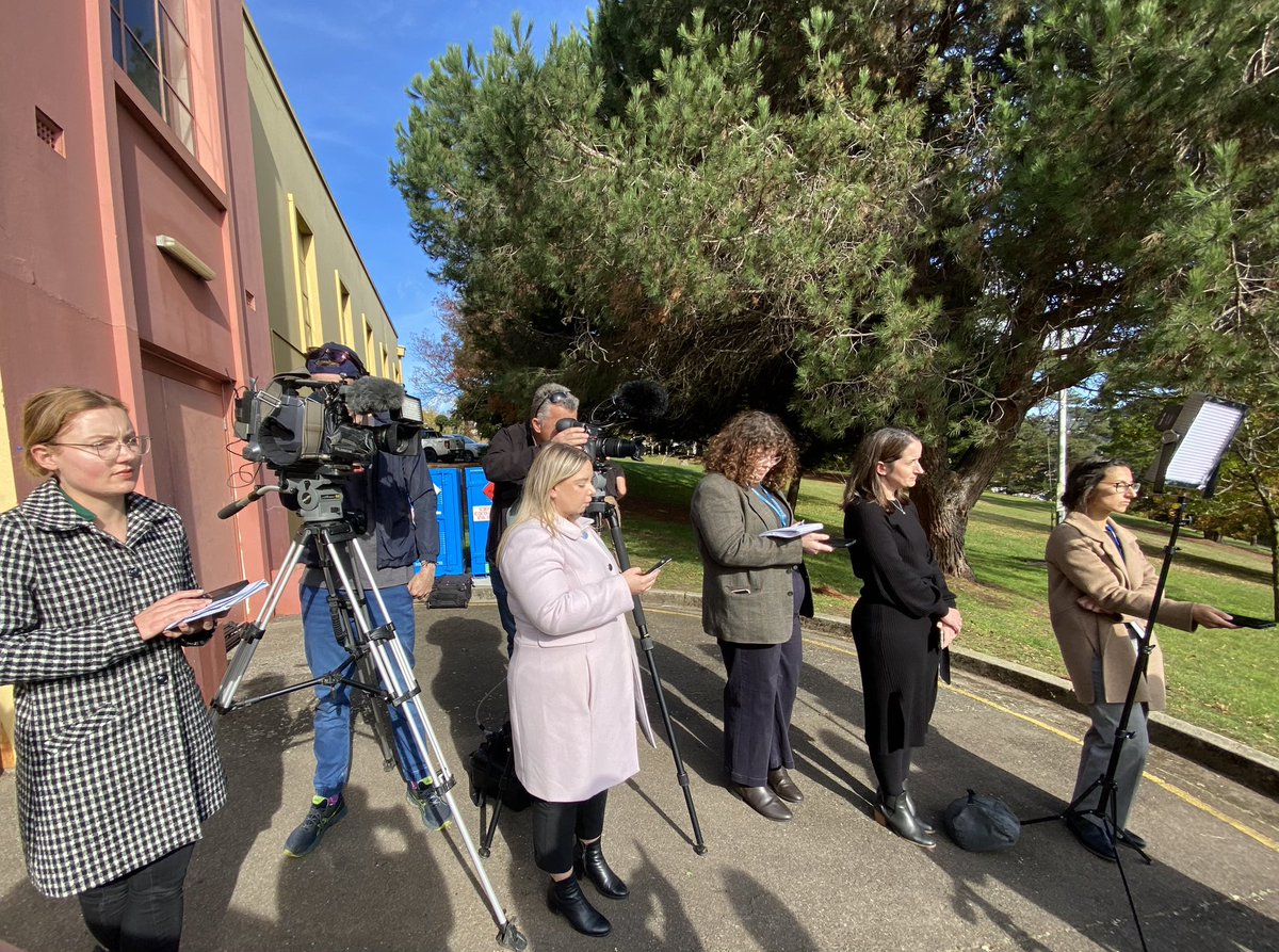 All gals on deck today! 🥰  #politas