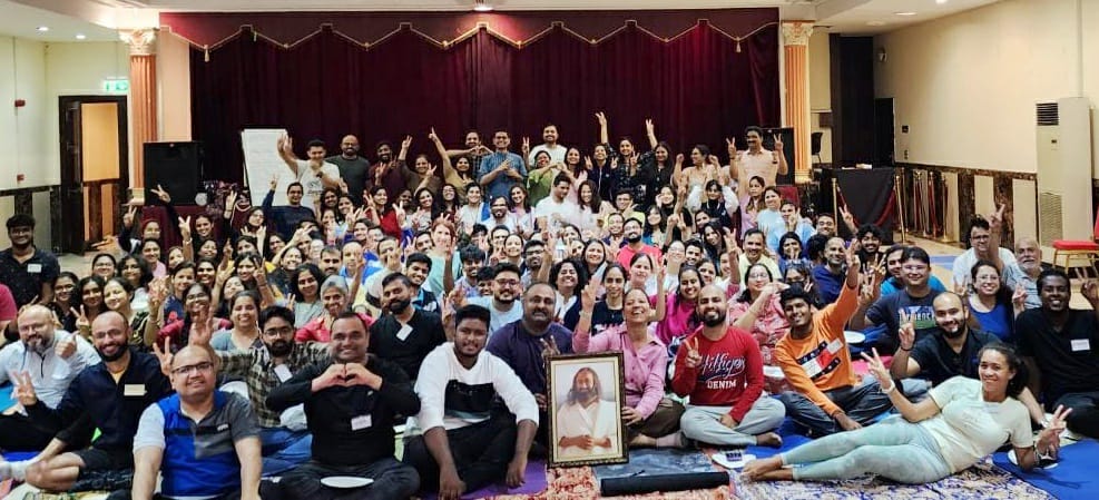 viratchirania's tweet photo. UAE Electrified!

Three mega courses in 15 days! One blessed by Gurudev's  @SriSri personal presence to make it v v special. 

The UAE @ArtofLiving vol n teachers put on an awesome show with back to back mega courses along with a massive visit by Gurudev! 

#OneWorldFamily https://t.co/3gmfzIoHio