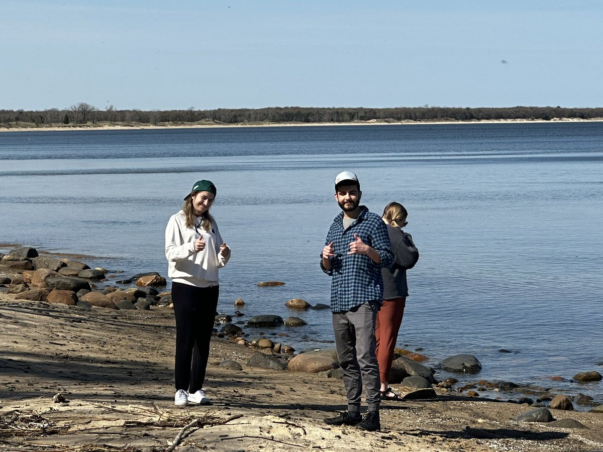 toigojess's tweet photo. Enjoying a bit of countryside Michigan last weekend. @CarlosLucecki warming my homemade focaccia in the fire. #chemiststhatbake #chemiststhatcamp https://t.co/jt3EkliLqp