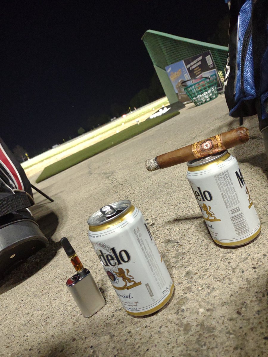 RaiderRay_89's tweet photo. Solid day at work today, here at the golf range wit my brother 🏌️⛳🍺💨
#Koolin https://t.co/OqTWF1aeQo