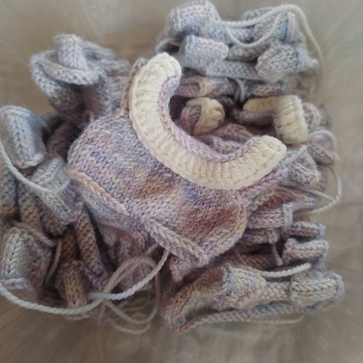 열심히 만들고 있습니다.
혐셍이 너무 힘들어서 속도가 안나서 
속상하내요.아자아자 할께요