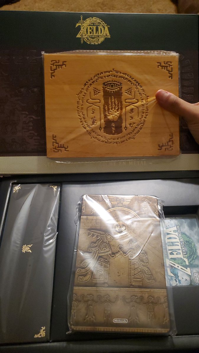 silvermonk3's tweet image. To think I got so lucky to upgrade my copy to q collectors edition today #TearsOfTheKingdom