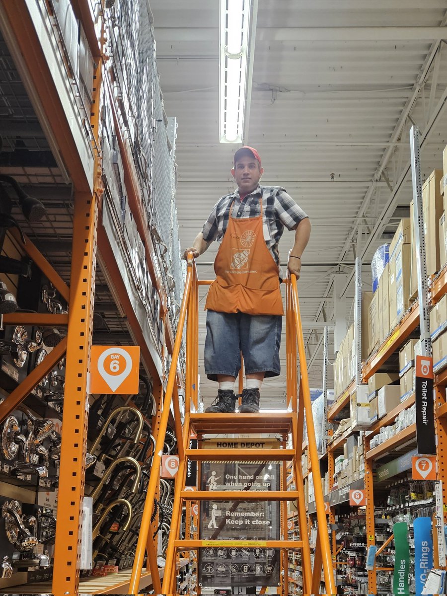 3510Infocus's tweet photo. Way to go Kevin! He was spotted using ladder safety!! 
#SafetyFirst 
#SafetyBravo
#SafetyTakesEveryone https://t.co/OEtjDRKhYQ
